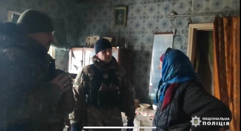 Правоохоронці доставили гумдопомогу мешканцям деокупованих сіл на Луганщині