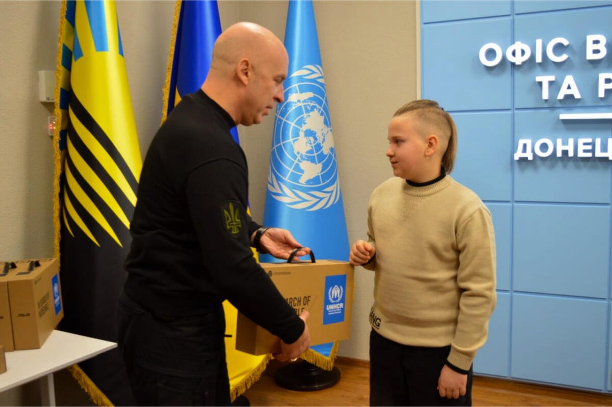 ООН передала 1500 ноутбуків для школярів трьох прифронтових областей – МОН