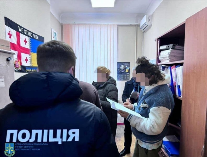 Підприємець отримав підозру за поставку неякісного одягу для ЗСУ