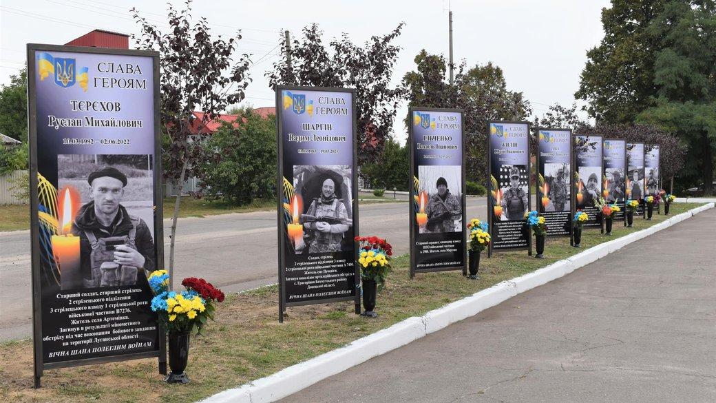 На Харківщині невідомі пошкодили Алею Пам’яті полеглих воїнів