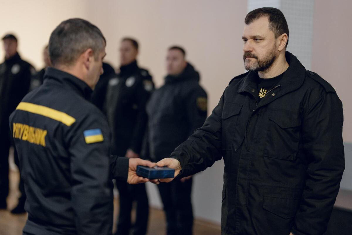 Рятувальники Луганщини отримали нагороди з рук очільника МВС України