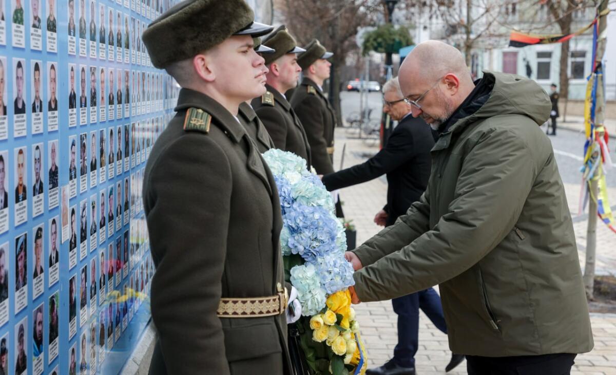 Очільники урядів України та Болгарії вшанували пам’ять полеглих захисників України (ФОТО)