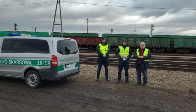 Польща посилює інспекцію сільськогосподарських товарів на кордоні з Україною: подробиці