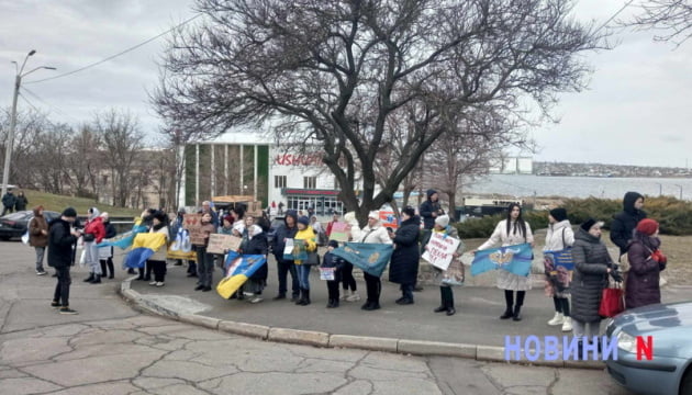 Автопробіг на підтримку військовополонених та зниклих безвісти влаштували у Миколаєві