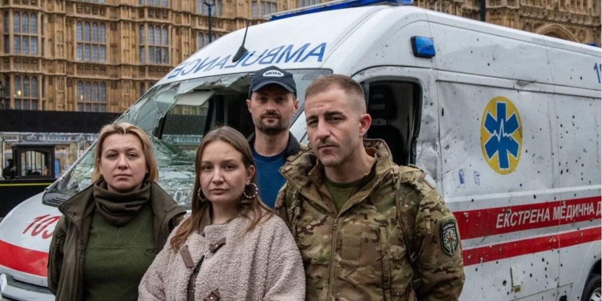 Тайра взяла участь в акції біля британського Парламенту на тлі розстріляного евакуаційного буса