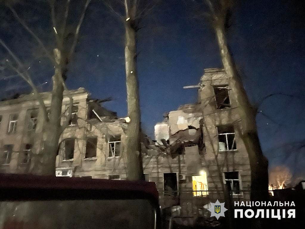 Внаслідок російських обстрілів Донеччини пошкоджено 21 цивільний об’єкт, постраждали люди