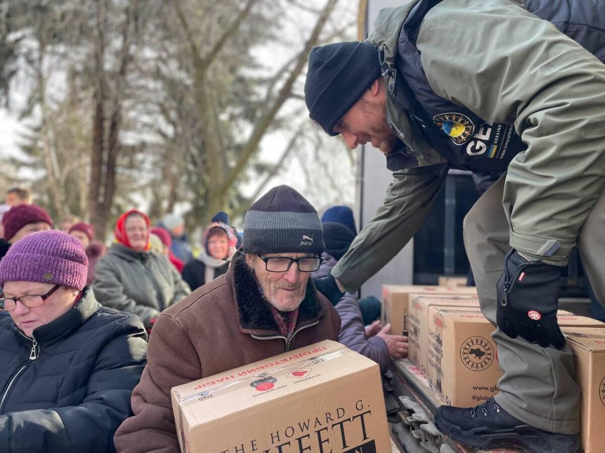 Благодійники протягом тижня передали Донеччині понад 824 тонни гуманітарної допомоги – ОВА