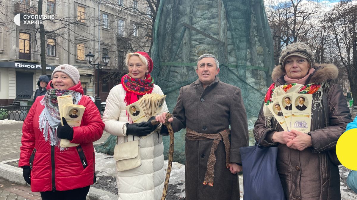 Представники харківської “Просвіти” роздавали буклети з інформацією про Григорія Сковороду