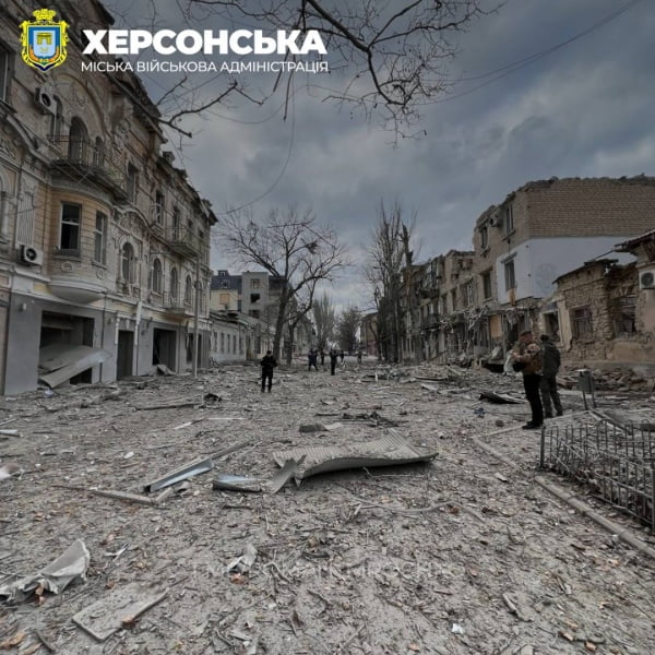 Центр Херсона потрапив під авіаудар російських окупантів
