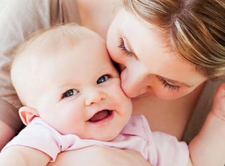 Молодим мамам розповіли, як після пологів підтримувати позитивний настрій та доброзичливі стосунки з батьком дитини