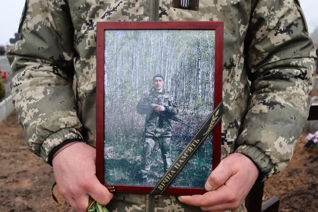 У Селидовому простились з українським захисником, який загинув на Бахмутському напрямку