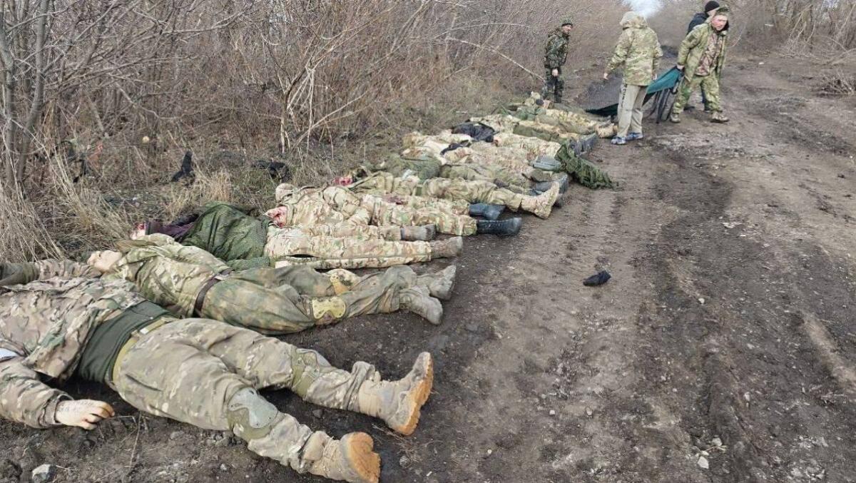 Окупанта, який оприлюднив наслідки удару ЗСУ по полігону біля Волновахи, саджали до ями (фото)