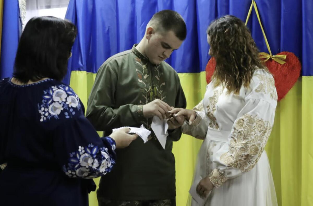 Юрист відповів, як розписатися військовослужбовцю, коли той перебуває в зоні бойових дій