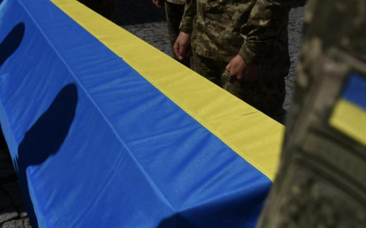Родинам загиблих українських захисників надали алгоритм дій для перепоховання військових, які мали статус зниклих безвісти за особливих обставин