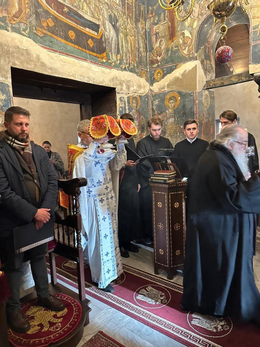У Греції в храмі провели божественну літургію українською мовою