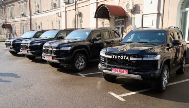 Броньовані автомобілі для прокурорів прифронтових регіонів передало американське посольство