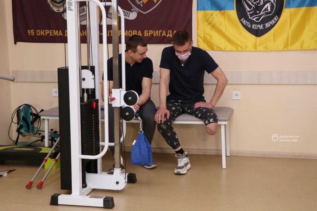 У Дніпрі реабілітаційний центр лікує військових після важких поранень