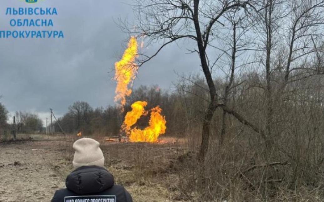 У Львівській прокуратурі показали фото з місця ворожих ракетних ударів