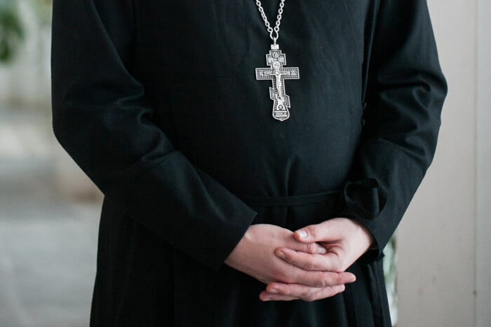 У ПЦУ розʼяснили, як правильно назвати священнослужителів українською