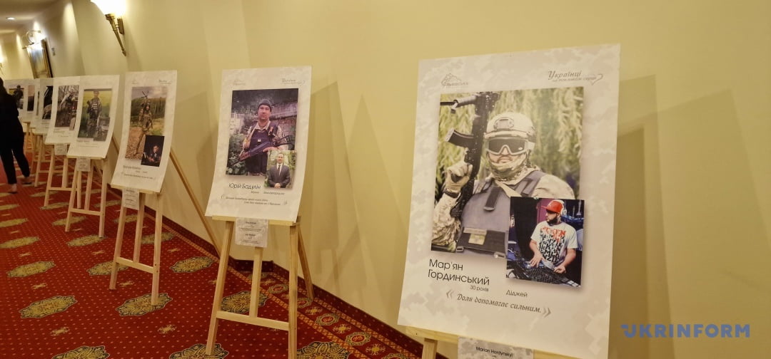 Виставка про українських захисників «За покликом серця» відкрилася у Польщі