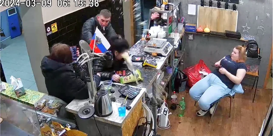 У Росії підігрітий алкоголем чоловік хотів покарати жінок за «українську мову» (відео)