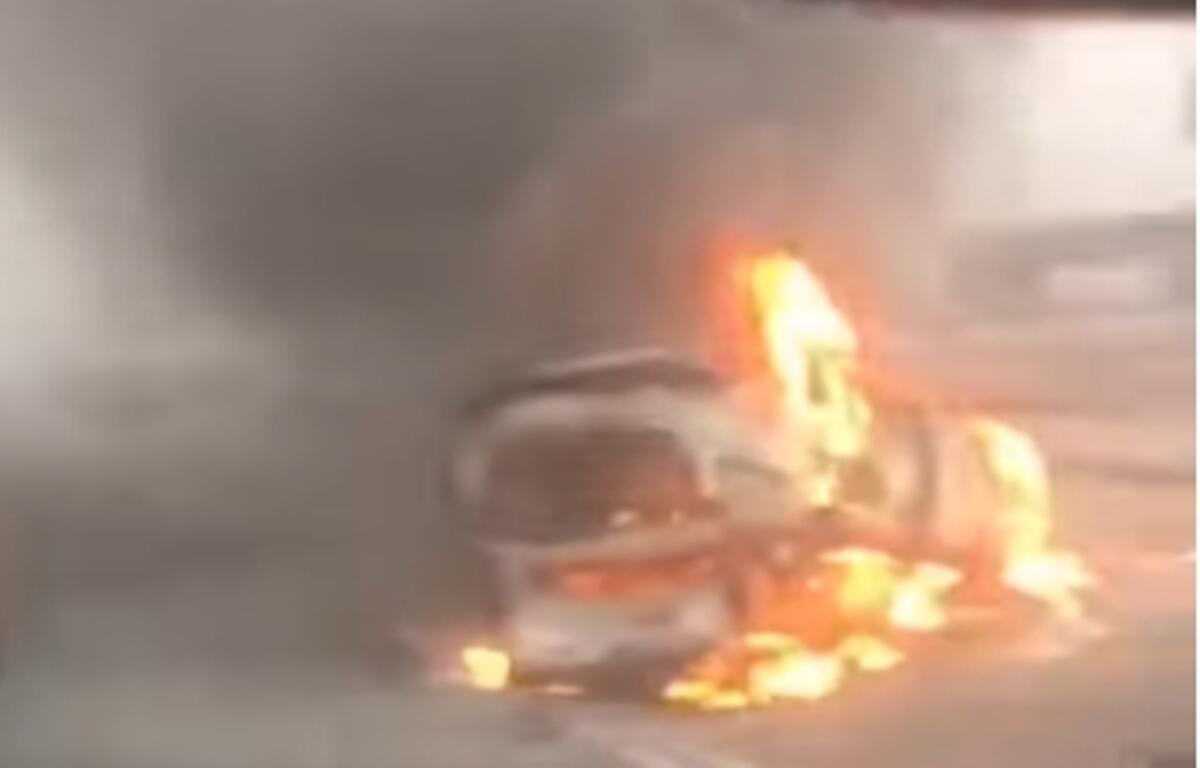 Відео, яке поширюється в мережі, де  горять машини у Білгороді — фейк