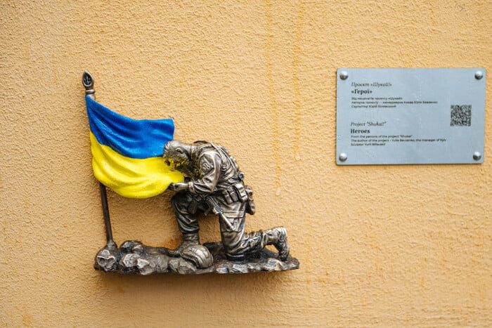 Мініскульптуру, яка присвячена українським захисникам, відкрили у столиці