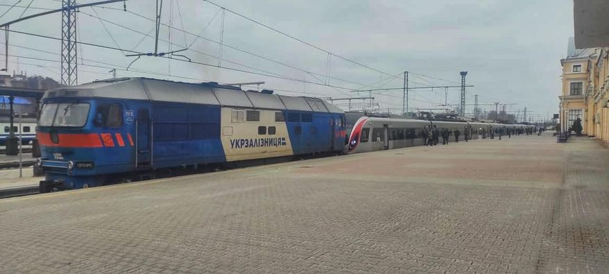 В Укрзалізниці повідомили про декілька знеструмлених ділянок внаслідок ворожих ударів