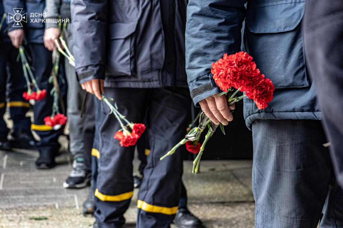 У Харкові попрощалися з загиблими під час ворожої атаки рятувальниками (ФОТО)