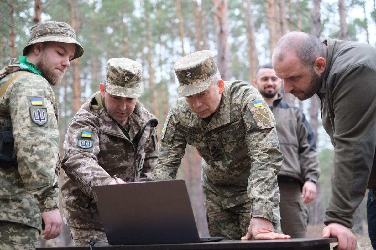 Міністр оборони та головнокомандувач ознайомилися з вітчизняними розробками для фронту (ФОТО)