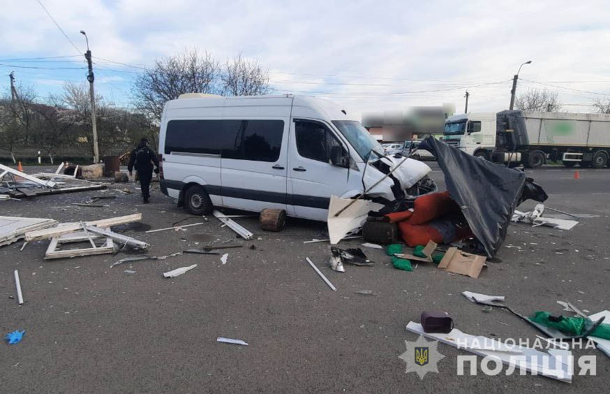 ДТП на Волині: автівка врізалася у блокпост