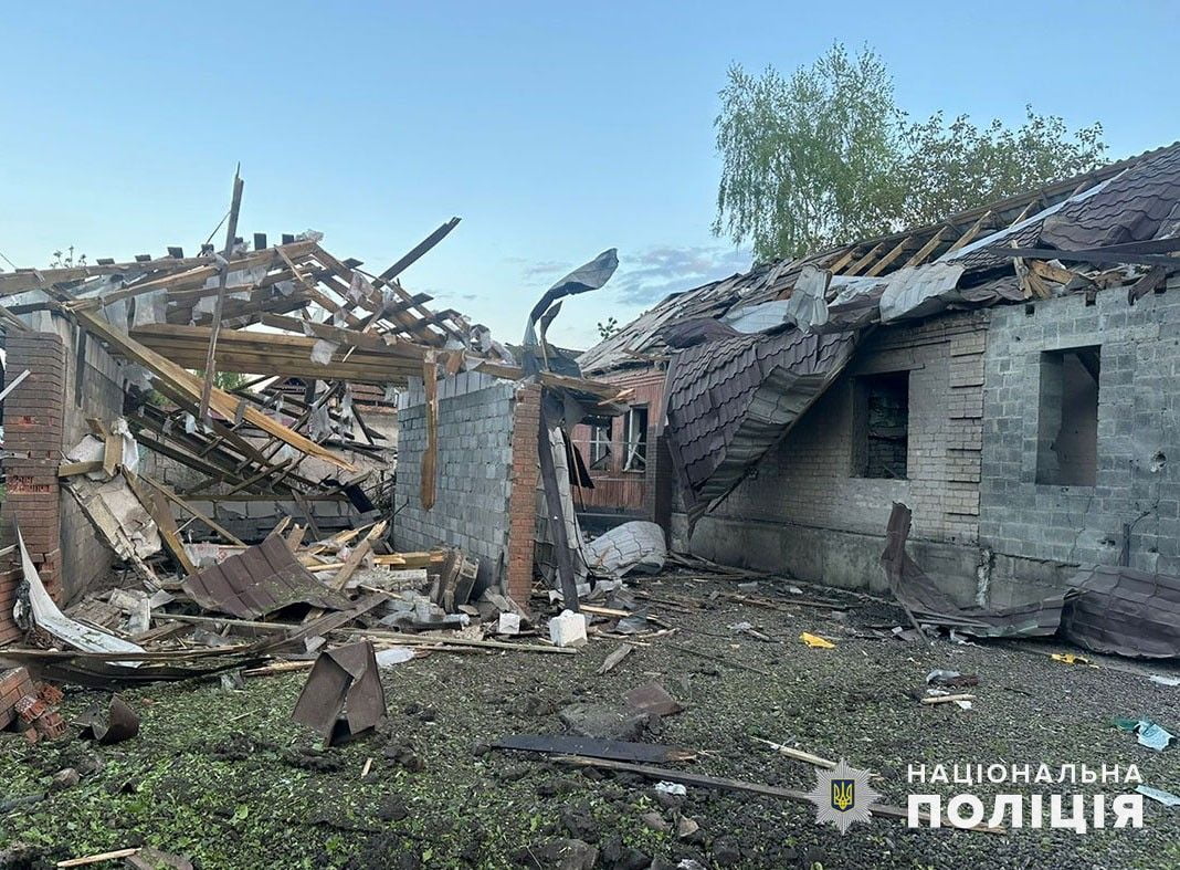 На світанку окупанти скинули на Селидове авіабомби: багато руйнувань