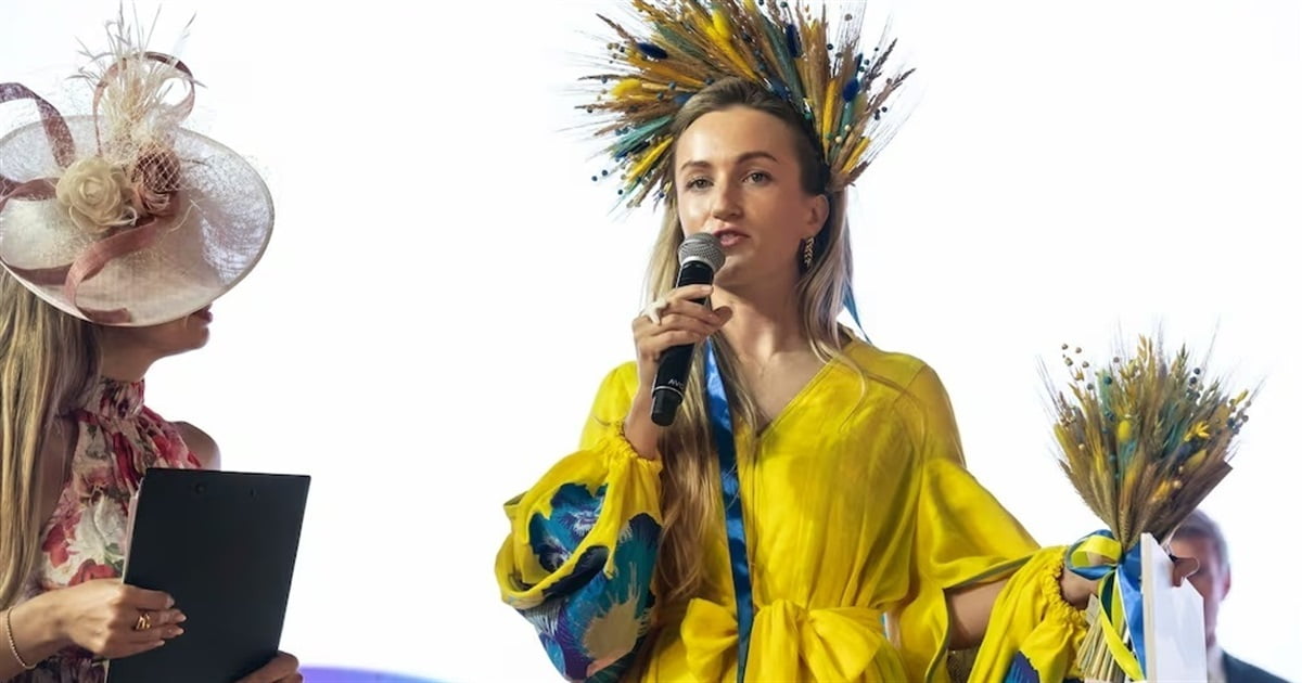 Українка перемогла в конкурсі на найкраще національне вбрання в Еміратах
