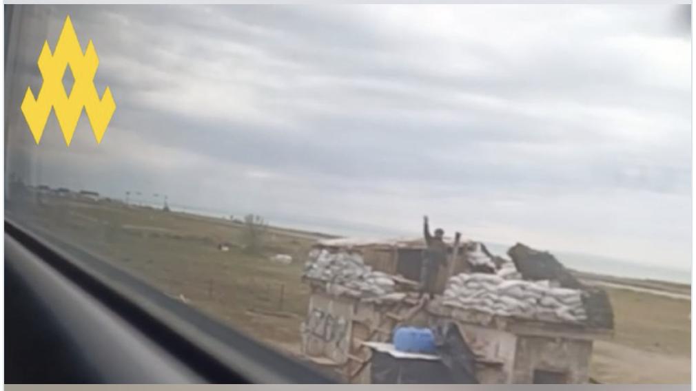 По всьому Криму російські окупанти  активізували будівництво фортифікаційних споруд
