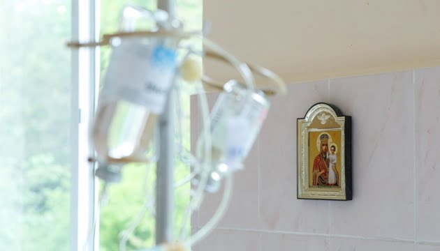 У Харківській області дрон російських окупантів влучив у автомобіль
