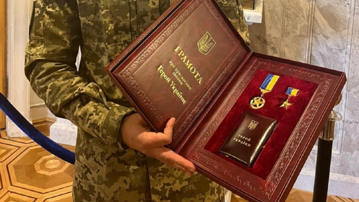 Президент присвоїв звання «Герой України» двом захисникам