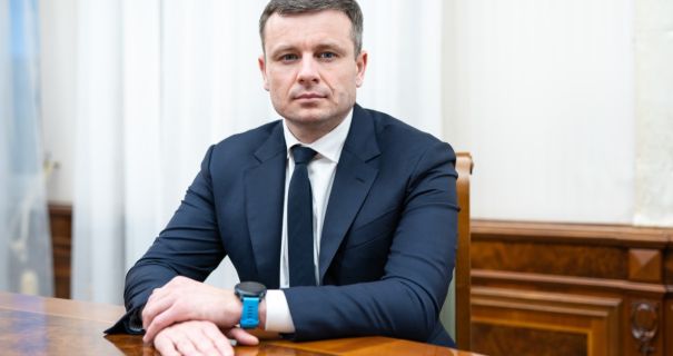 Право користування MINI Cooper отримала дружина українського урядовця, який закликав громадян не купувати автівки під час війни