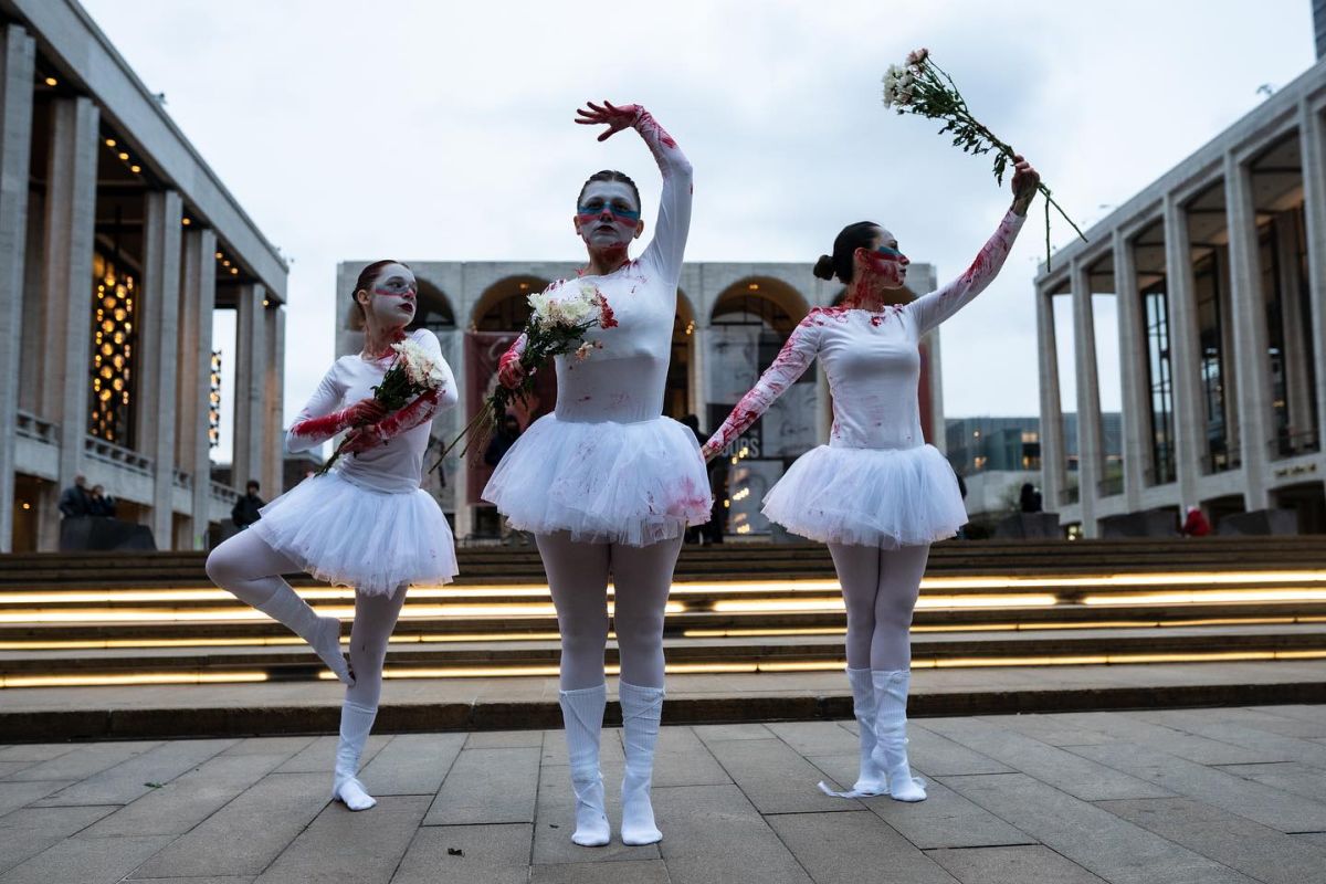 У Нью-Йорку скасували виступ російського балету після акції української громади