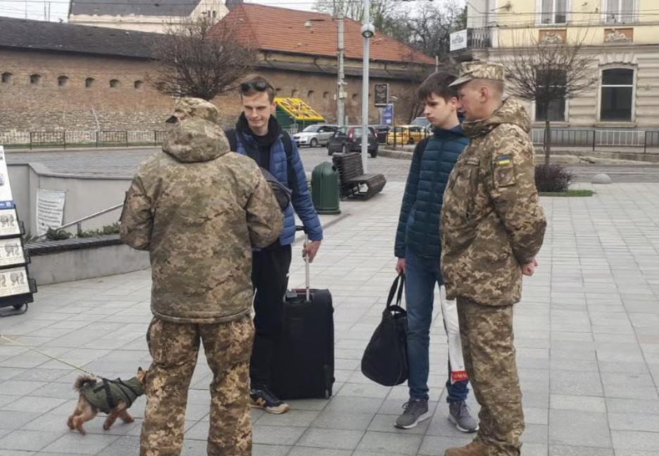 Шість законних підстав вимагати в українців документи на вулиці