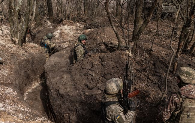 На Донеччині українські захисники ворожу групу та два танки