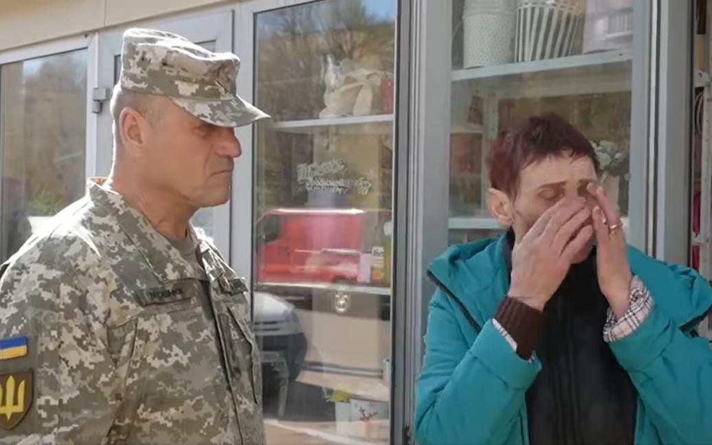 У Житомирі військовий вдарив жінку букетом квітів