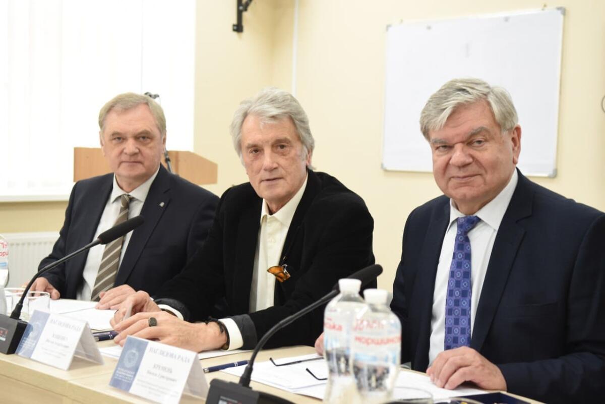 Віктор Ющенко відвідав Черкаський національний університет імені Богдана Хмельницького