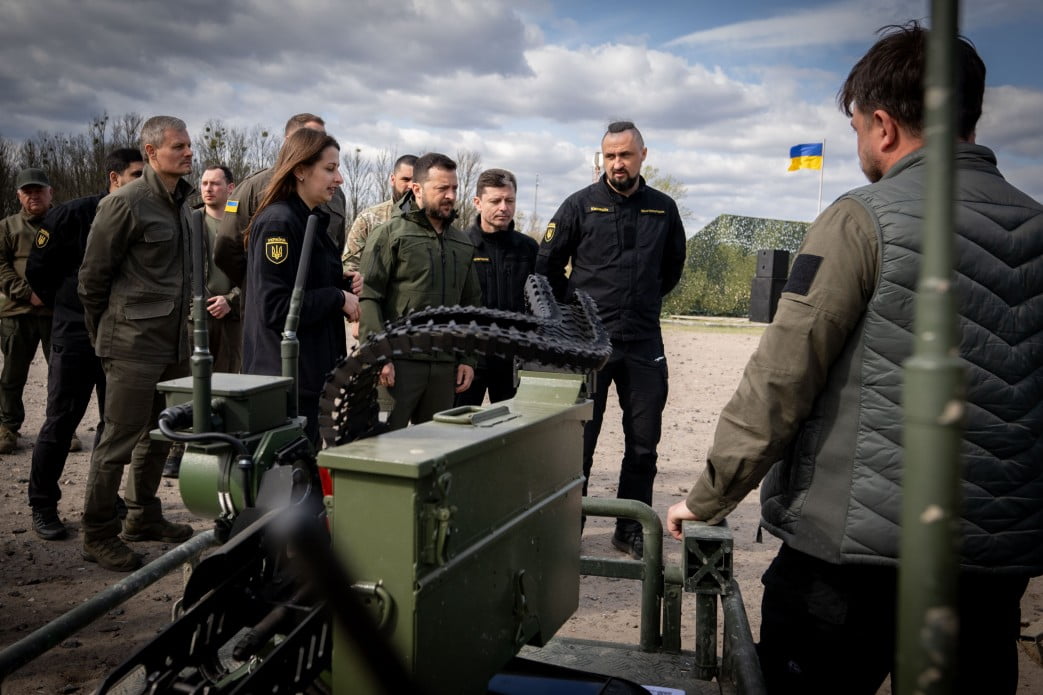 Зеленський розповів, скільки підприємств в Україні виробляють зброю для ЗСУ