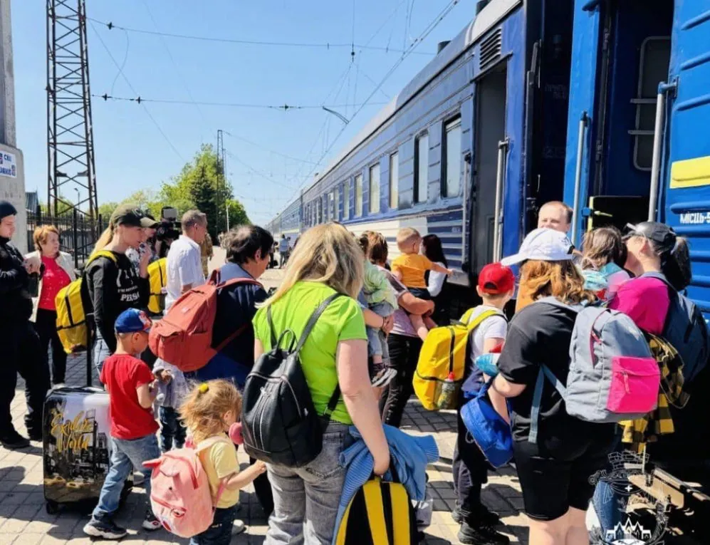 З низки районів Харківщини вже евакуйовано понад 11 тис людей