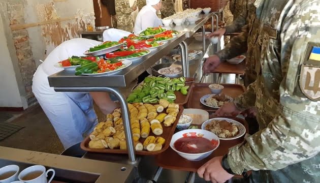 У Міноборони оголосили про зміни до Каталогу харчування ЗСУ: про що йдеться