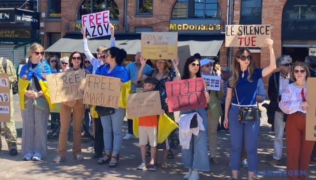 У Франції українці провели акцію на підтримку військовополонених