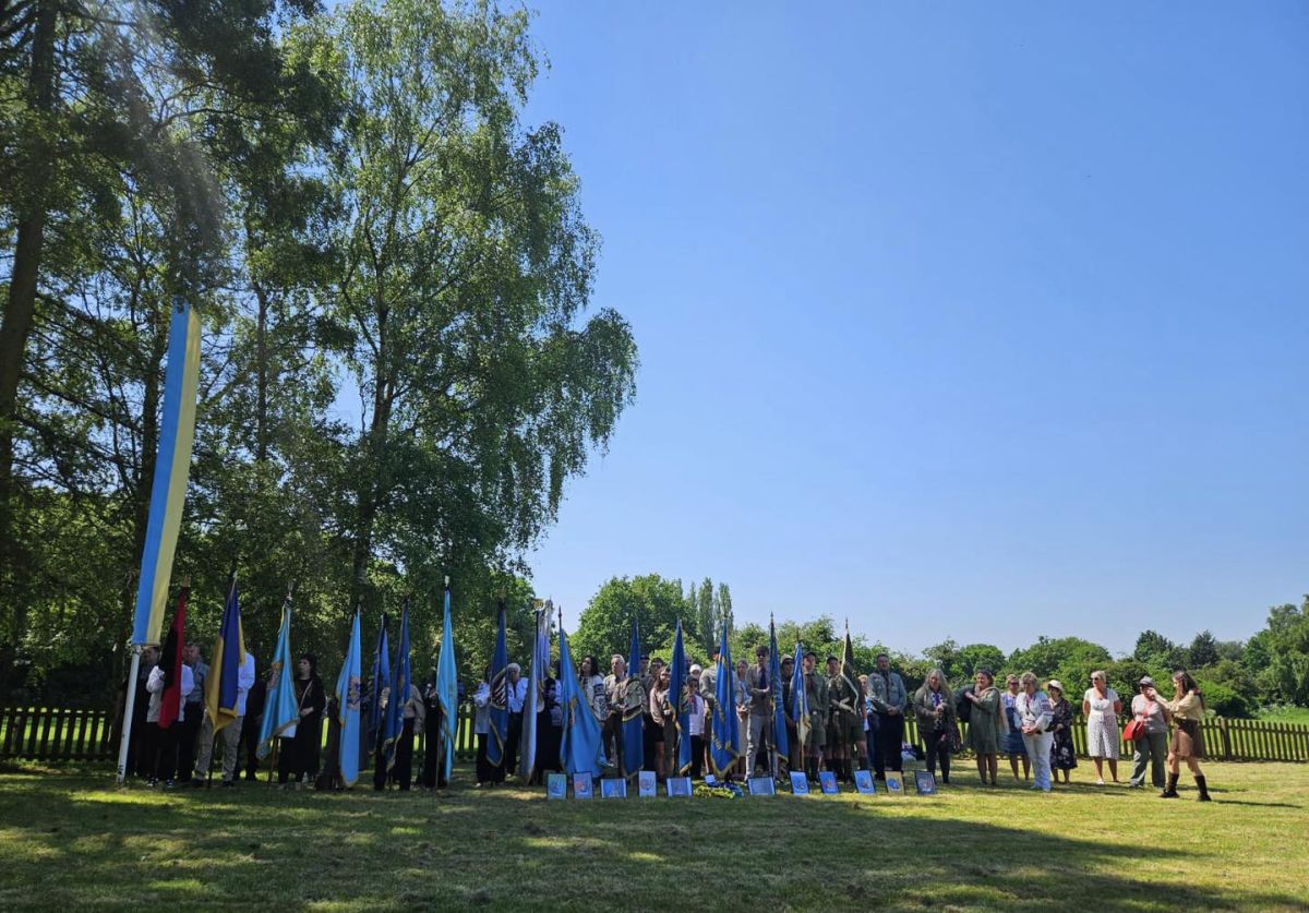 Діаспоряни у Британії вшанували пам’ять українських героїв