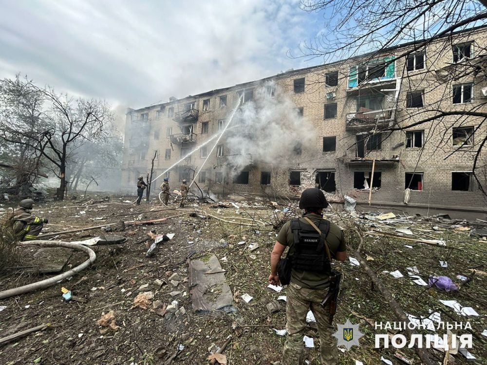 Ворог б’є по Донеччині з усіх видів зброї – від авіації до дронів: є загиблий та поранені