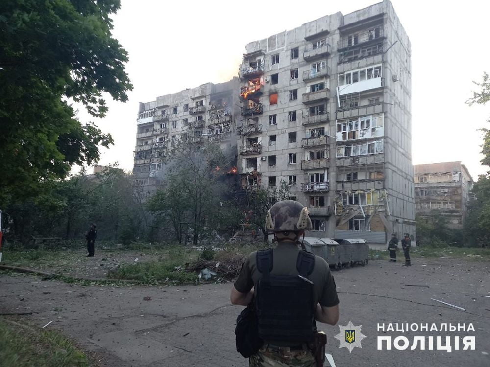 Внаслідок обстрілів по Донеччині є поранені, під завалами залишаються люди