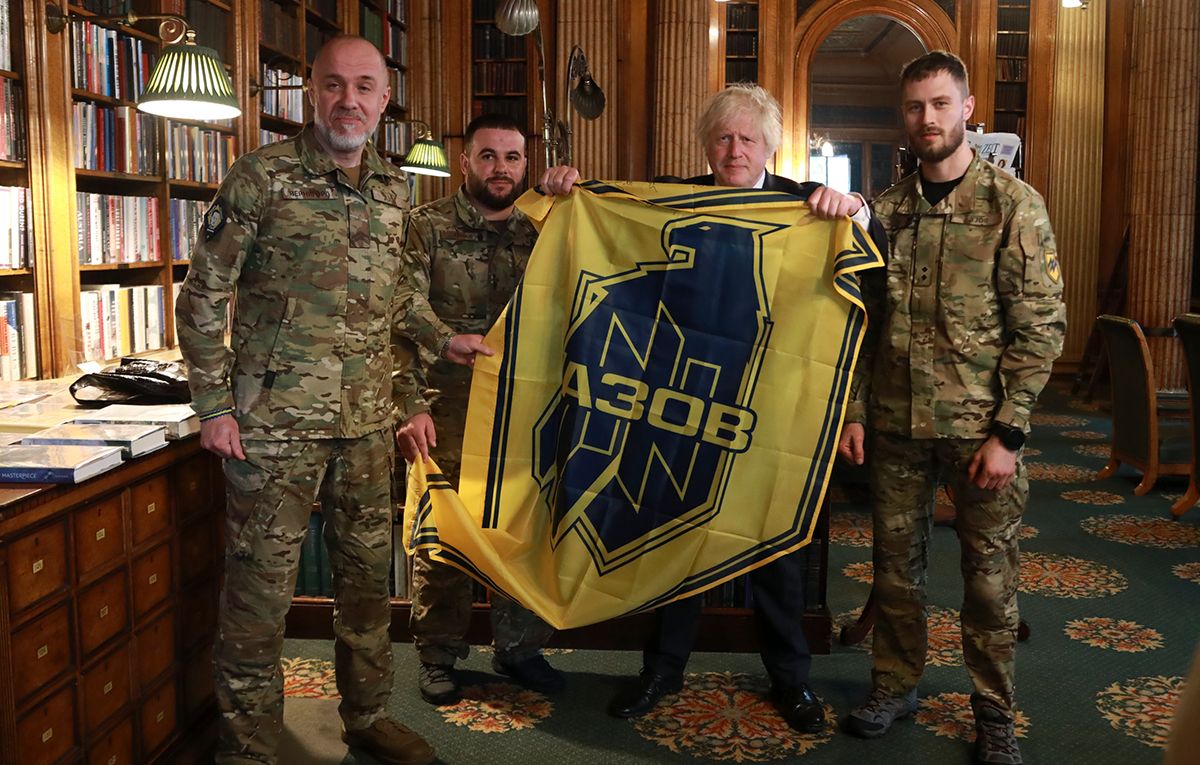 Колишній британський прем’єр Джонсон зустрівся зі спецпризначенцями «Азову»